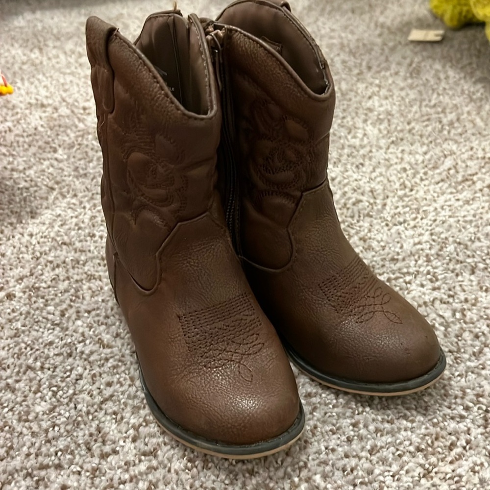 Brown toddler boots cat & jack size 9